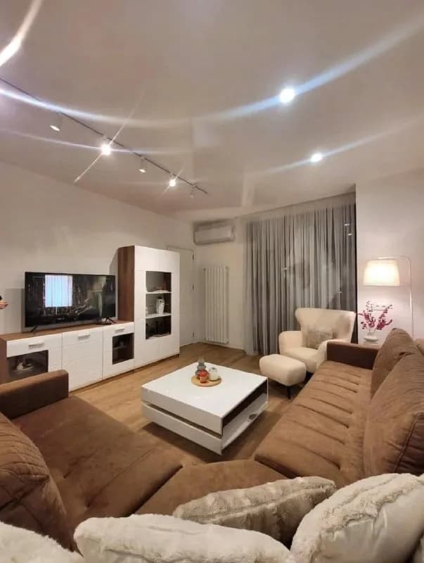 3-комнатная квартира на Парнаваз Мепе, высокий этаж, 86 м² — Батуми — 1 300 $