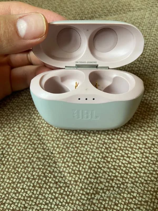 1. Кейс от Наушников JBL Tune 125TWS. Сами наушники потеряла 🤦🏽‍♀️ — Тбилиси