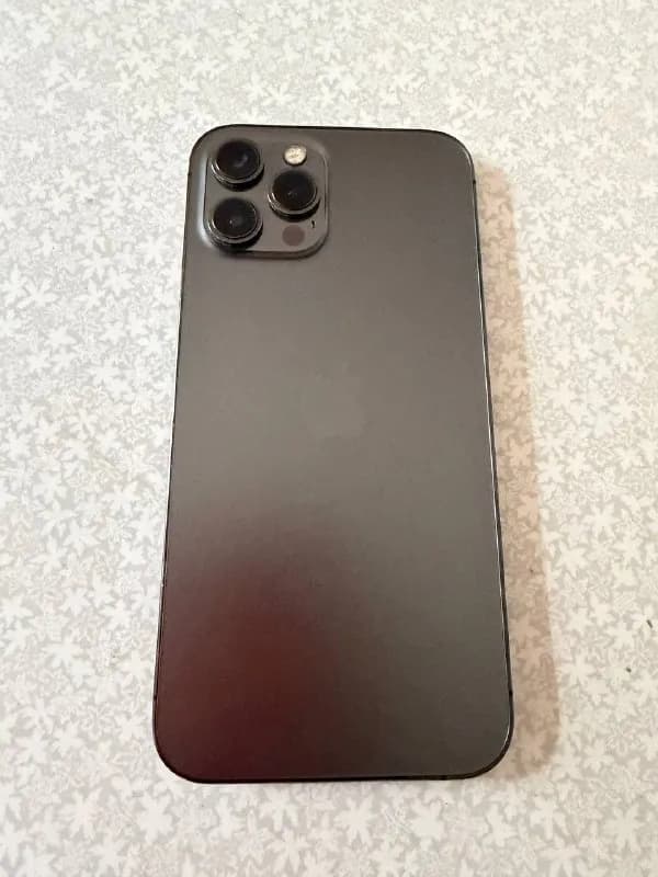 iPhone 12pro max 512гб. В хорошем состоянии, без царапин и сколов, всегда использовался в чехле и за — Тбилиси — 800 ₾