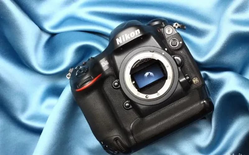 Nikon D4 (body, объектив 85 mm продаю отдельно). Надежная рабочая лошадка для репортажной, спортивной — Батуми — 1 499 ₾