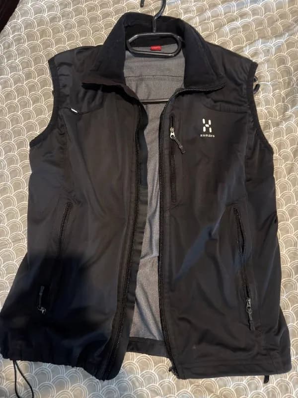 1) Жилет Haglöfs с мембраной WINDSTOPPER — women L, но подойдет и на M/S — Тбилиси — 100 ₾