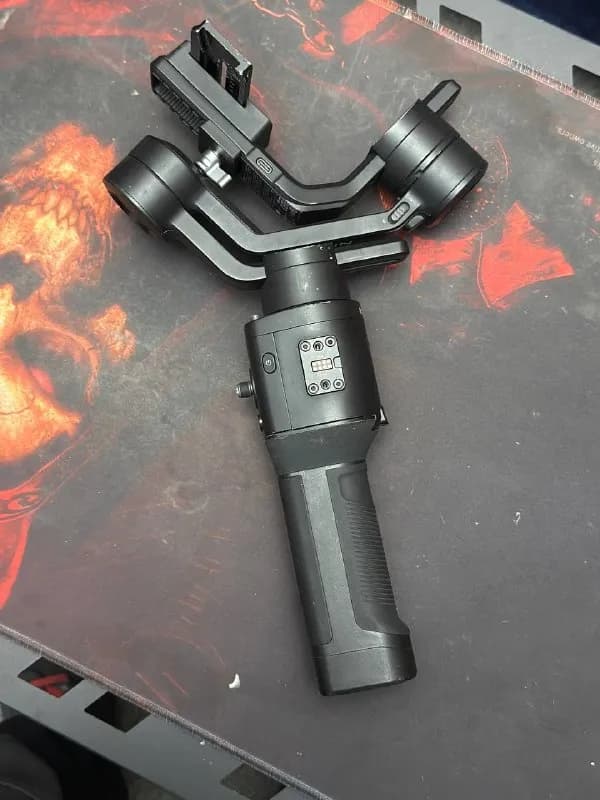 Dji Ronin-SC — немного потасканный и только он сам, без аксессуаров (ножка сломана, остальное потеря — Тбилиси — 400 ₾