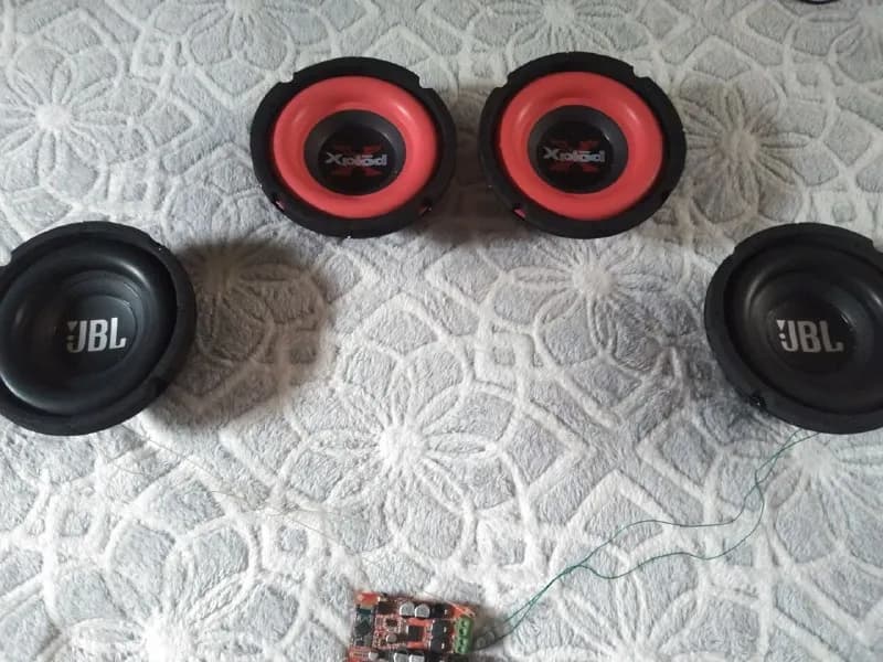 4 ом 200 ватт Sony xploid и JBL цена за один басавик 100 лари доставка к метро бесплатно [телефон] — Тбилиси — 100 ₾