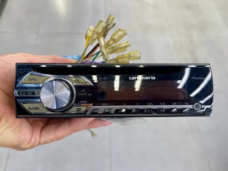 Pioneer DEH — 380 Carrozzeria (для японского рынка). Форматы: CD, MP3, AUX, радио частоты ловит в яп — Тбилиси — 80 ₾