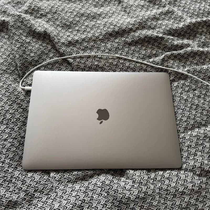 MacBook Pro — 750GEL — Тбилиси — 750 ₾