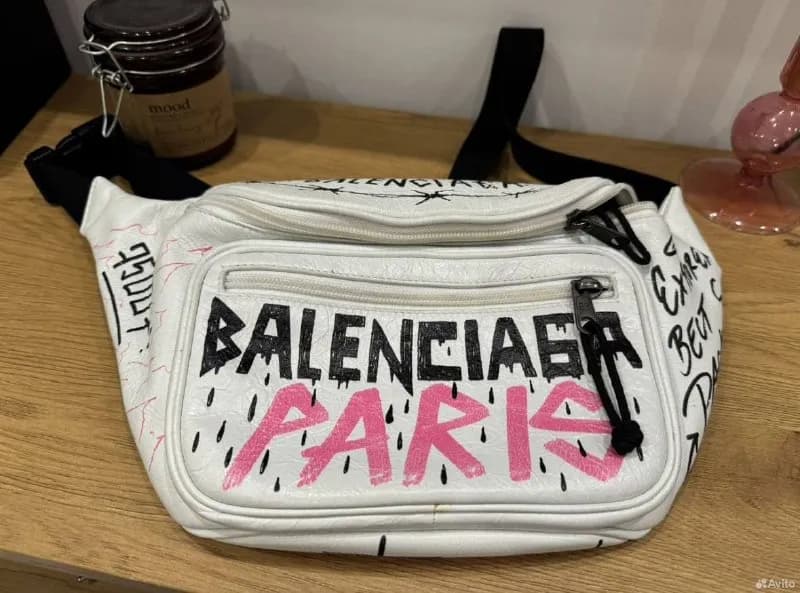 Balenciaga, куплена мною, все чеки имеются, состояние нового, так же обменяю на технику, велосипед — Тбилиси — 2 000 ₾