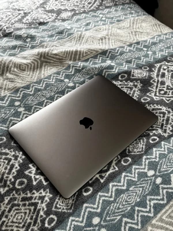 MacBook Pro 13″ 2020 — 500 ГБ SSD, 8 ГБ RAM — Тбилиси — 1 100 ₾