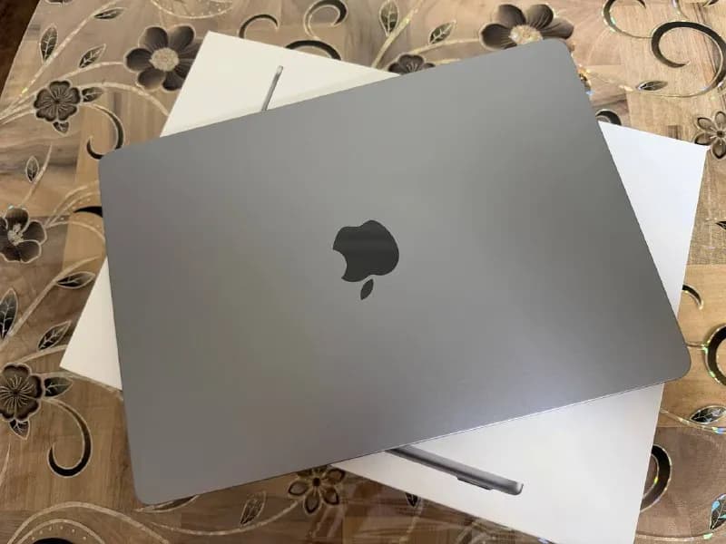 13-дюймовый MacBook Air с процессором Apple M3 — Батуми — 3 500 ₾