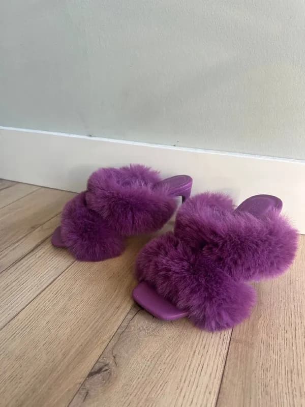 Bershka, пушистые фиолетовые босоножки — 20 ₾ 15 ₾ 💜 — Тбилиси — 20 ₾
