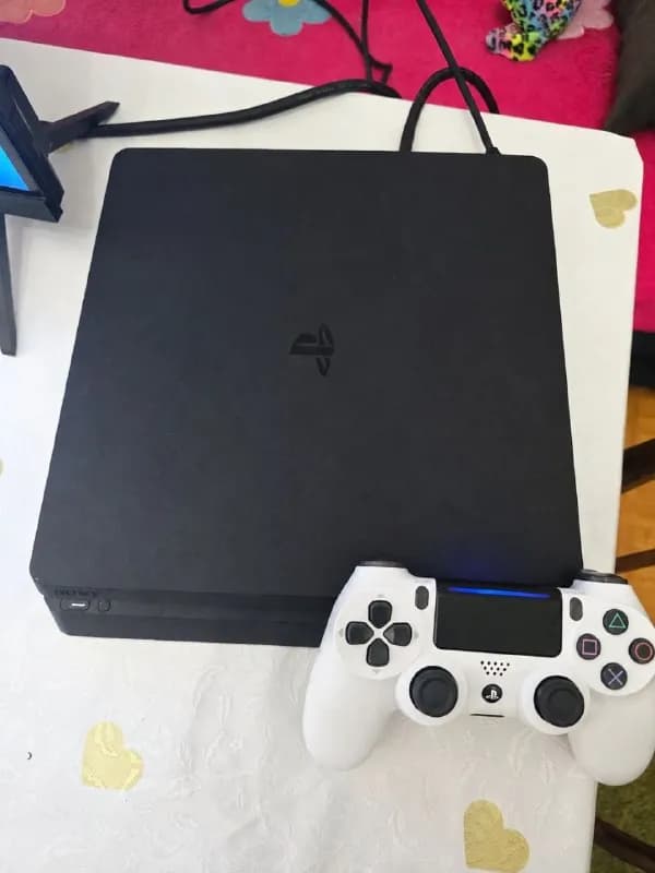 PlayStation 4 slim — Тбилиси — 400 ₾