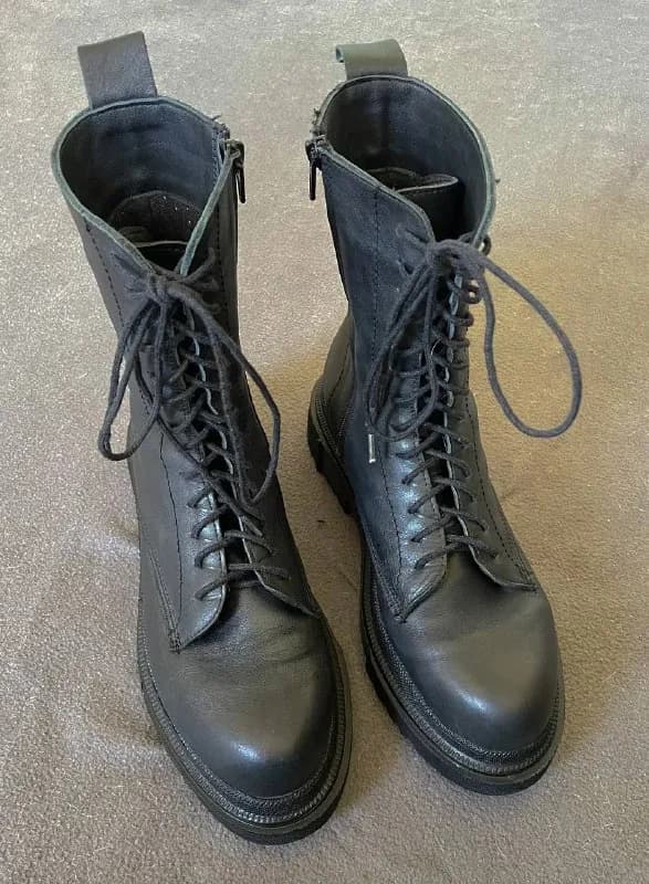 Bata, натуральная кожа. Размер 39. Одевала раз 15) — Тбилиси — 289 ₾