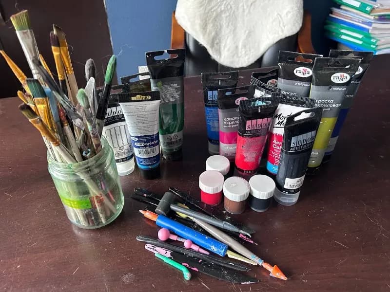 Acrylic акриловые краски, кисти, 2 масхитина, инструменты для лепки — Тбилиси — 30 ₾