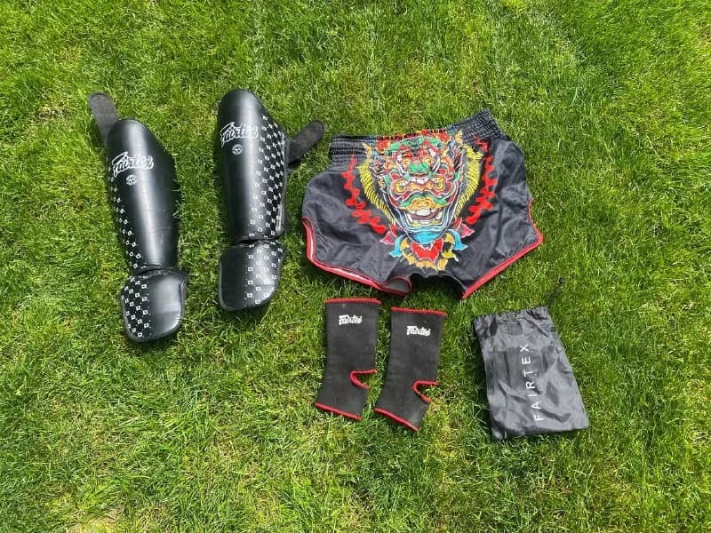 Комплект экипировки Fairtex (шорты, щиты, защита) — Тбилиси — 200 ₾
