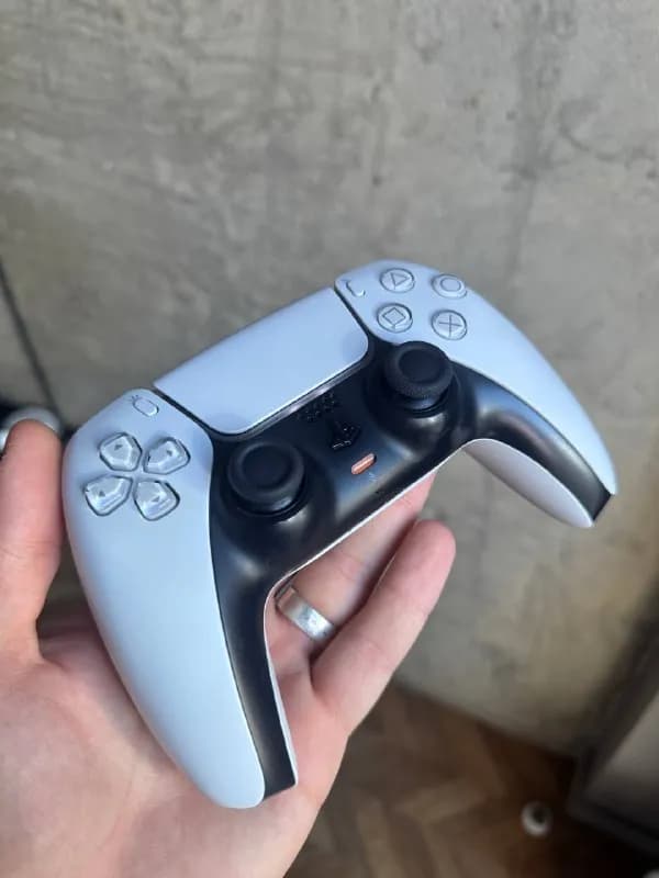 PlayStation 5. Все рабочее, состояние идеальное, ничего не залипает, был в комплекте с купленной PS, — Батуми — 140 ₾