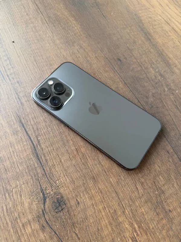 iPhone 13 Pro 128 GB. В хорошем состоянии, носился аккуратно в чехле и стекле. Все работает исправно — Тбилиси — 900 ₾