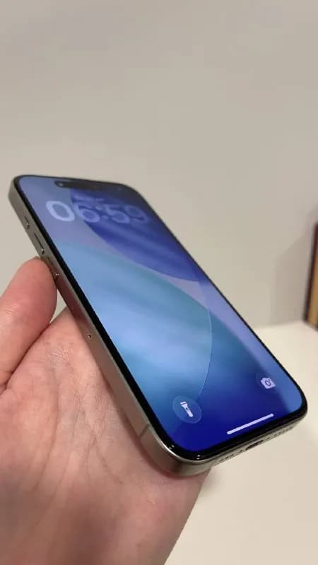iPhone 15 pro 1tb. Живой, сброшен до заводских, из айклоуд вышла. Недавно была замена акб и дисплея, — Минск