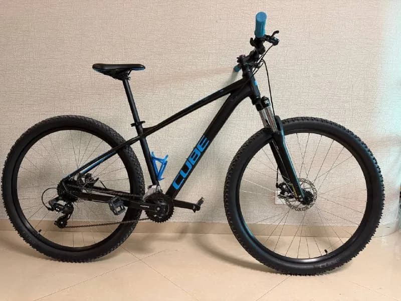 Cube Aim 2022 Black’n’Blue. Велосипед в отличном состоянии, покупался новым в Батуми, документы в на — Тбилиси — 1 200 ₾