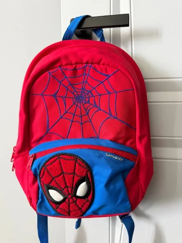 Samsonite из коллекции Marvel Spider-Man в идеальном состоянии. Рюкзак прочный, легкий, с удобным пе — Батуми — 100 ₾