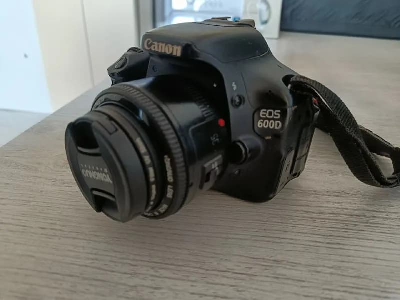 Canon EOS 600D с объективом Yongnuo 35 mm. — Батуми — 210 ₾