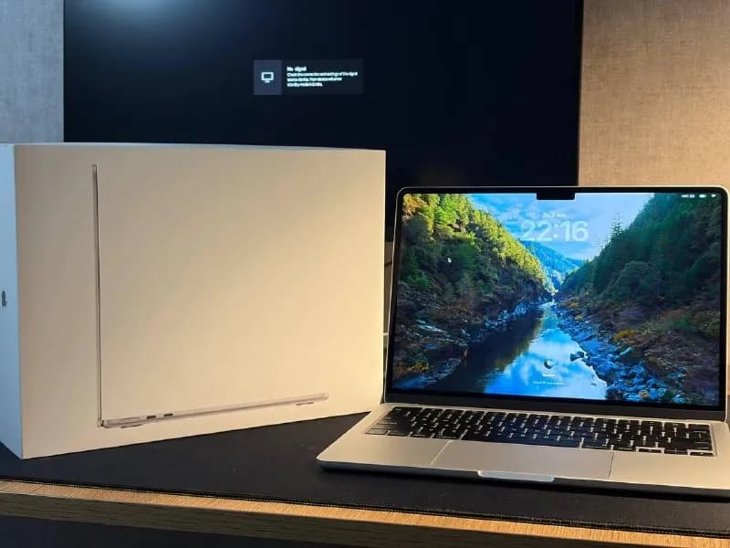 Macbook air m4 13.6 — Батуми — 3 999 ₾
