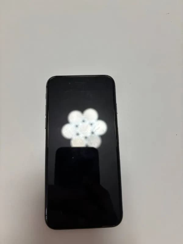 1-iPhone 8/64 новый акб все работает 175 лари — Тбилиси — 175 ₾