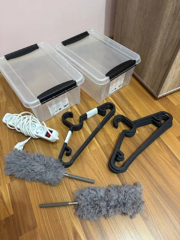Коробки JYSK, пипидастр, щетка, плечики IKEA, фильтр Defender — Батуми — 15 ₾