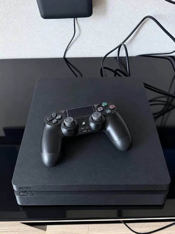 PS4 Slim 500 GB с геймпадом — Батуми — 400 ₾