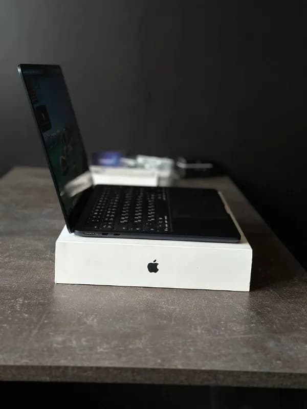 MacBook Air M4 16/256gb Deep Blue — Батуми — 2 150 ₾