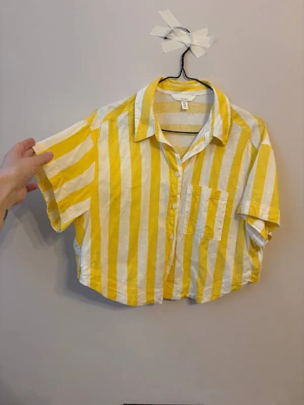 1. Рубашка H&M, кроп оверсайз, размер М, 55% лен 45% вискоза. 40 ₾ — Тбилиси