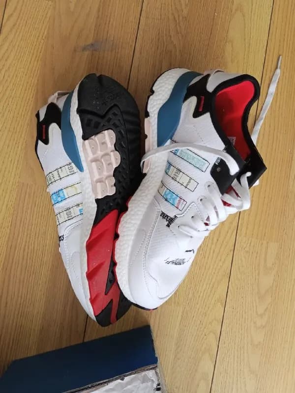Adidas, указан 45 размер, но по факту 44. Один раз примерял, не подошли по размеру моему 45. — Батуми — 50 ₾