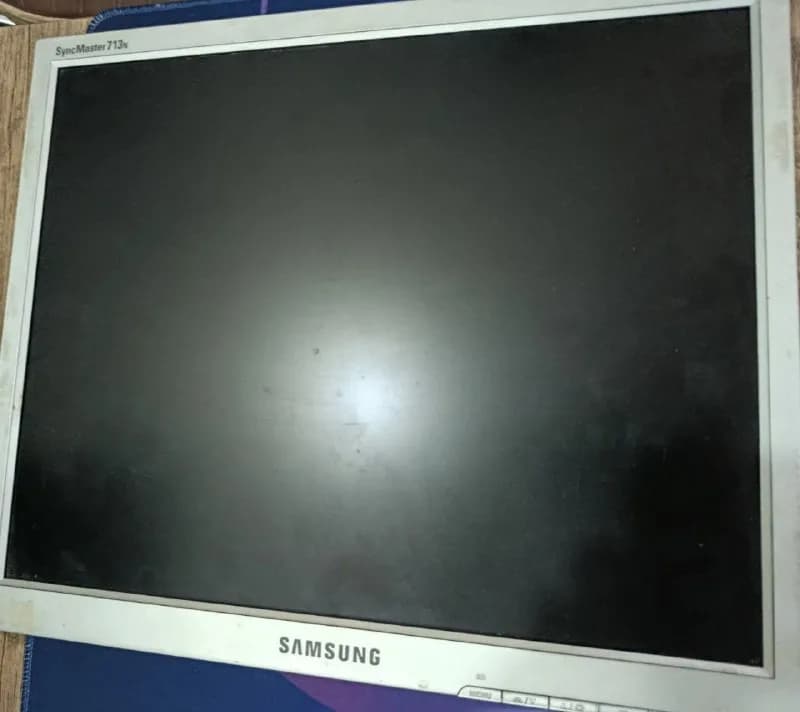 Samsung SyncMaster 713N — 20 лари, нету подножки — Батуми — 20 ₾