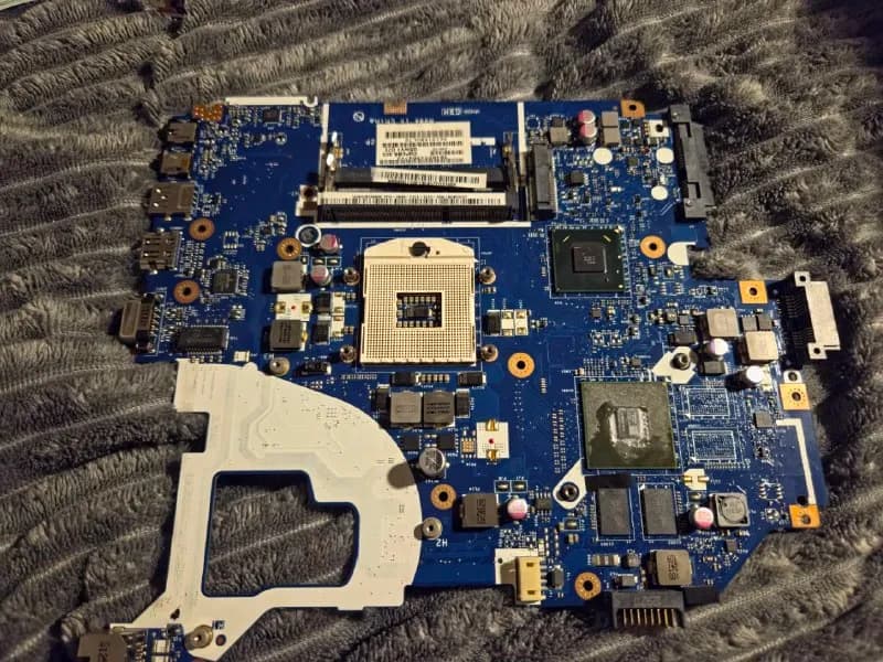 Compal LA-7912P (Rev: 2.0). Подходит для ноутбуков Acer Aspire V3-571G и E1-571. Сокет rPGA988B, чип — Тбилиси — 15 ₾