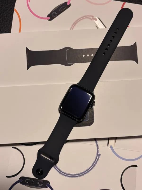 Apple Watch SE 3, 44 мм. Часы абсолютно новые, не использовались. — Батуми — 869 ₾