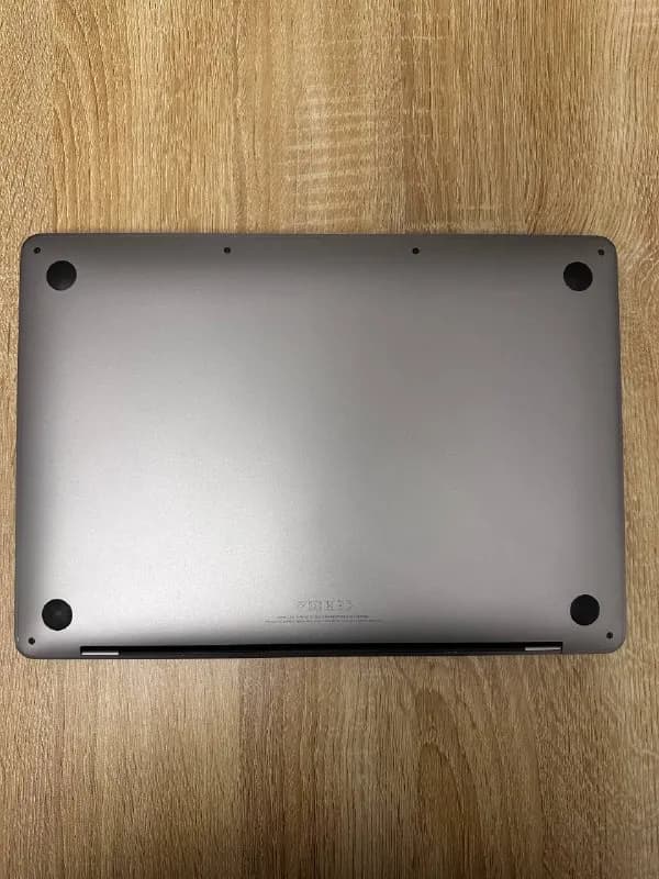 MacBook Pro m2 8/256, 94% батарея, не работает touchbar, в остальном отличный ноутбук 1600 лари — Батуми — 1 600 ₾