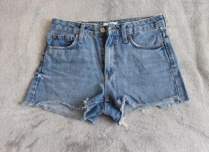 1) джинсовые шорты colins, размер 34/s/xs. низкая посадка. — Батуми — 15 ₾
