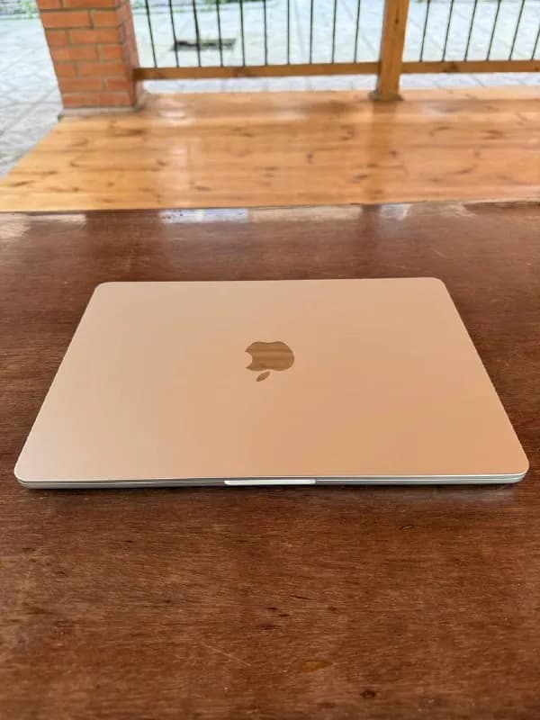 MacBook Air M2 — 8/256 ГБ — Тбилиси — 1 750 ₾