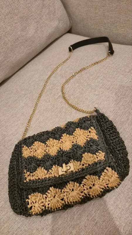 Zara плетёная в хорошем состоянии, формата кросс боди. 25 лари. Исани — Тбилиси — 25 ₾