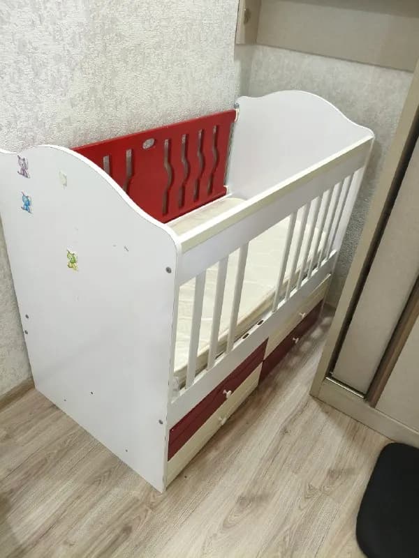 120/60 в рабочем состоянии, все детали в комплекте, дно стационарное, одна боковина опускается, с вы — Батуми — 30 ₾