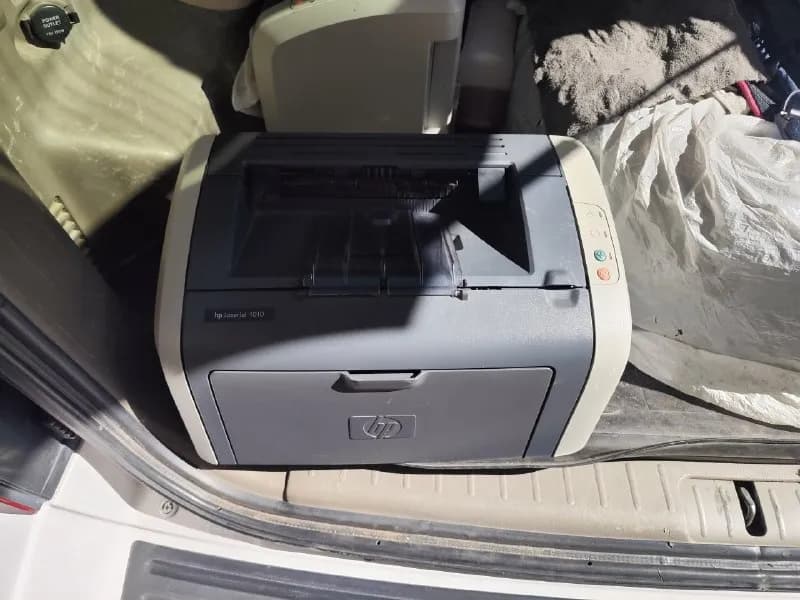 hp laserjet 1010, в очень хорошем состоянии, картридж новый, рабочий 100%. Без проводов. 20 тысяч — Астана