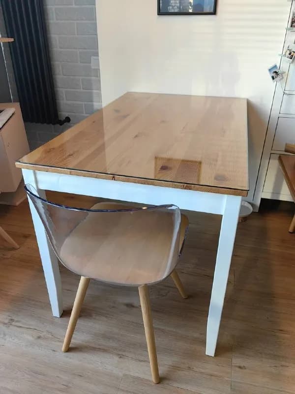 IKEA. Массив дерева. Сделали дополнительно защитное стекло на него. Состояние хорошое, есть пара мес — Батуми — 250 ₾
