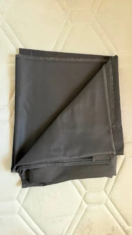 Черная плотная ткань, большой кусок — Батуми — 20 ₾