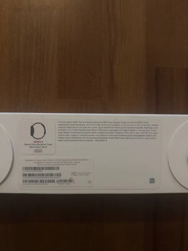 Apple Watch 5 series 40 mm LTE. Царапина на экране, в остальном работает хорошо, полный комплект. Цен — Тбилиси — 350 ₾
