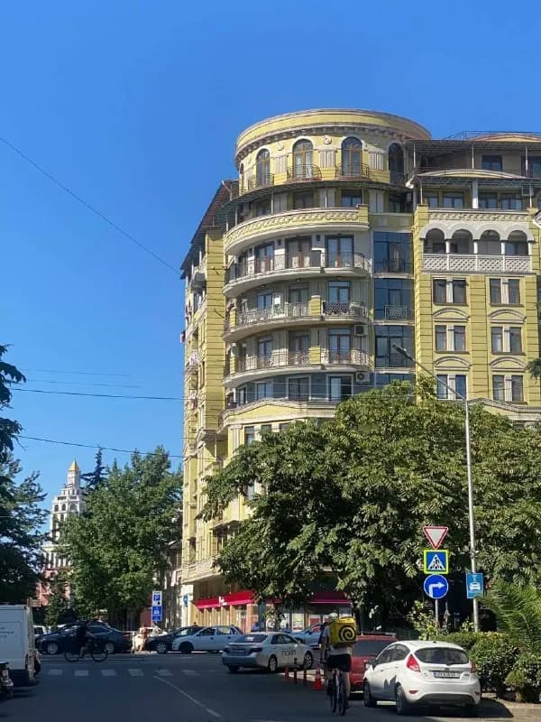 1+1 — Батуми — 400 ₾
