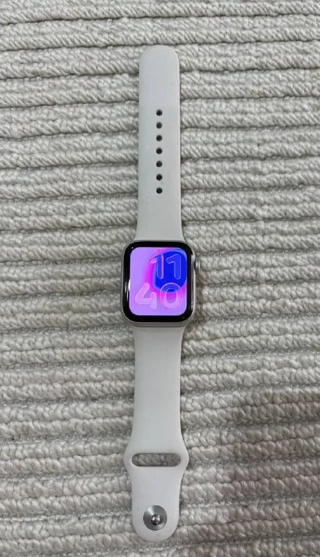 Apple Watch SE3 40 mm. Практически новые. Куплены 3 месяца назад. Состояние идеальное. Носили очень — Анталия — 10 000 $