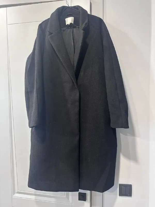 H&M. В идеальном состоянии, нужно только отпарить, т.к лежало в чемодане. Размер L. Подойдет и на ра — Батуми — 50 ₾