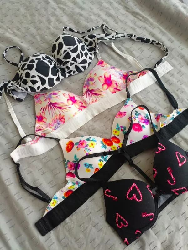 Бюстики Victoria’s secret и верх от купальника — Батуми — 65 ₾