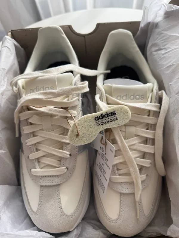 adidas, новые, 40 размер (подойдут на 39.5). 50 евро или 160 лари. — Батуми — 160 ₾