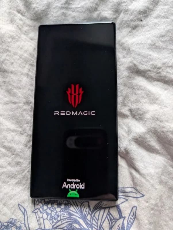 Red Magic 8 pro 12/256 GB с Snapdragon 8gen2. Телефон полностью исправен, не разбирался, в ремонте н — Батуми — 750 ₾