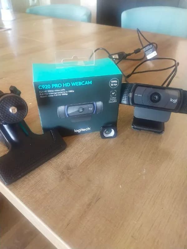 Logitech C920 Pro HD. Практически не использовалась, ещё в заводских плёнках + дополнительная клипса — Тбилиси — 200 ₾