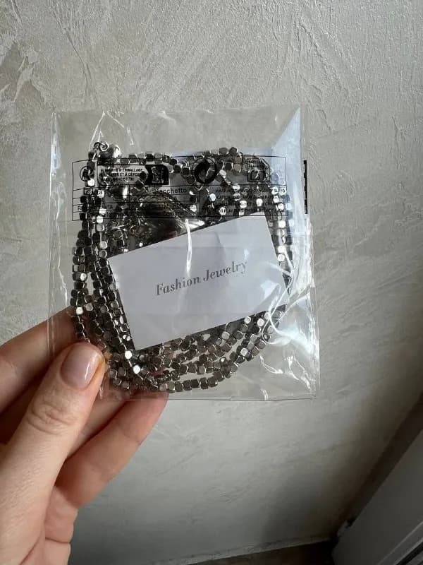 Бижутерия, краска, бигуди, лопатка, белье — Батуми — 6 ₾